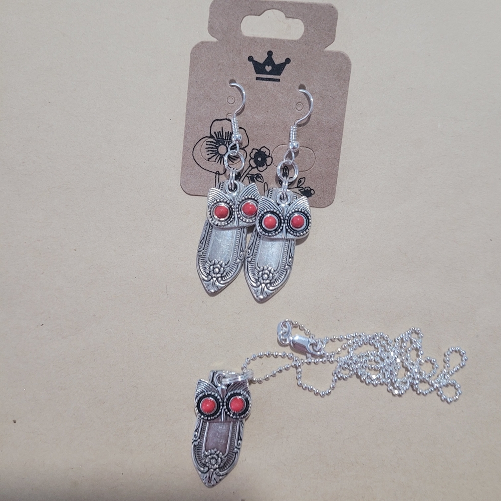 Earring and necklace set